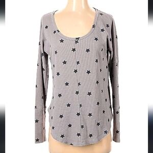 Women’s Lucky Brand Scoop Neck Ribbed Henley Gray with Navy Stars Size M